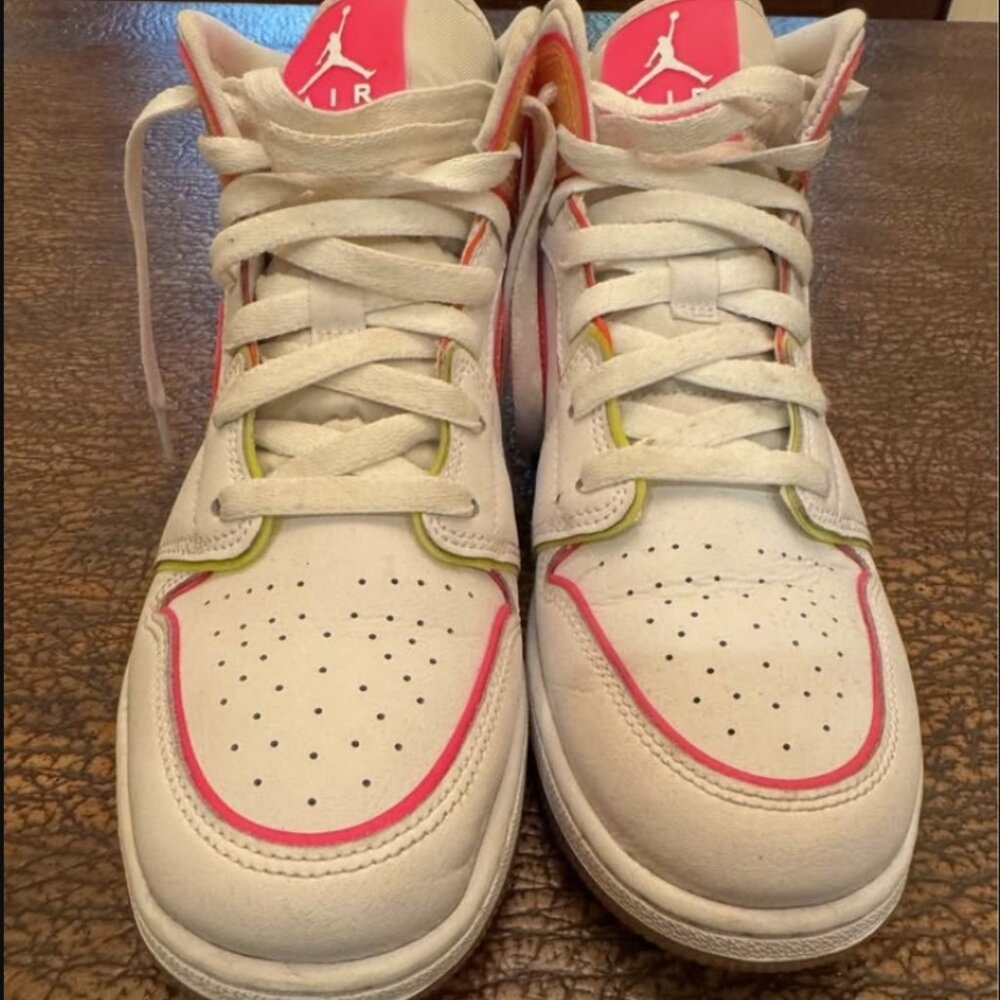 Jordan Retro 1 Glow